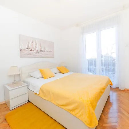 Beach Paradise Premium Apartment *
