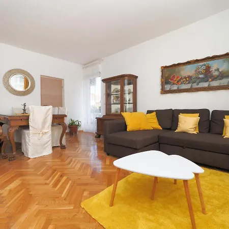 Beach Paradise Premium Apartment *